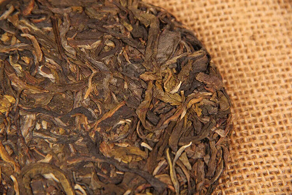HelloYoung Pu'er Tea Cake Icelandic Ancient Icelandic Sweet Seven-seed Puer Raw Tea 100g