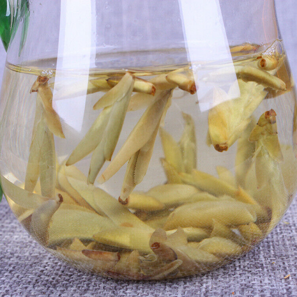 Ming Qian early spring tea white buds white buds spores raw tea Natural Xueshan