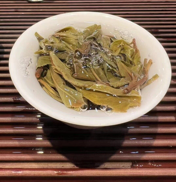 HelloYoung Rare Icelandic Ancient Tree Pu-erh Tea Fat Scraping Raw Tea Sweet 100g