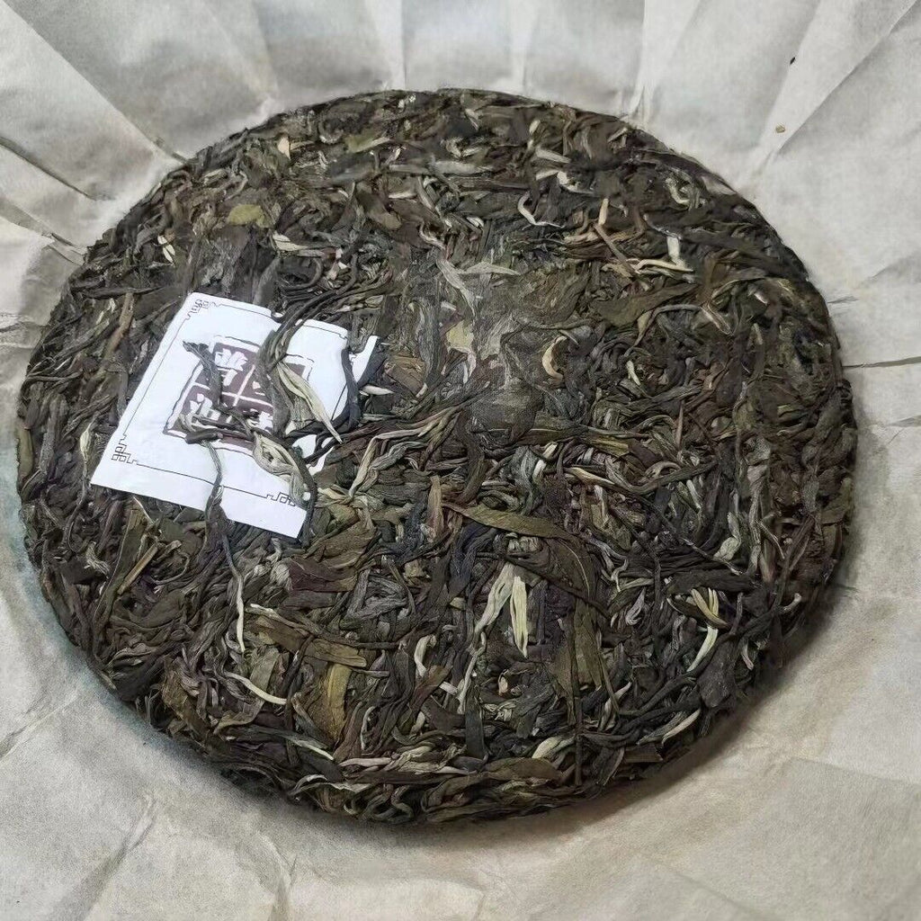 HelloYoung Yunnan Mengku Icelandic Ancient Tree Puerh Tea 357g Raw Tea Cake Pu'er Tea