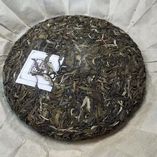 HelloYoung Yunnan Mengku Icelandic Ancient Tree Puerh Tea 357g Raw Tea Cake Pu'er Tea