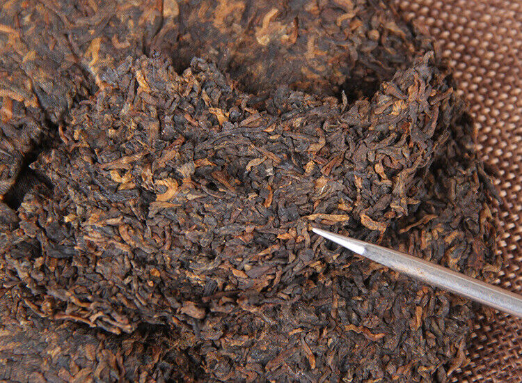 HelloYoung 200g Palace Gold Cake (Ripe) Yunnan Menghai Pu'er Round Tea Early Spring Jiao Mu