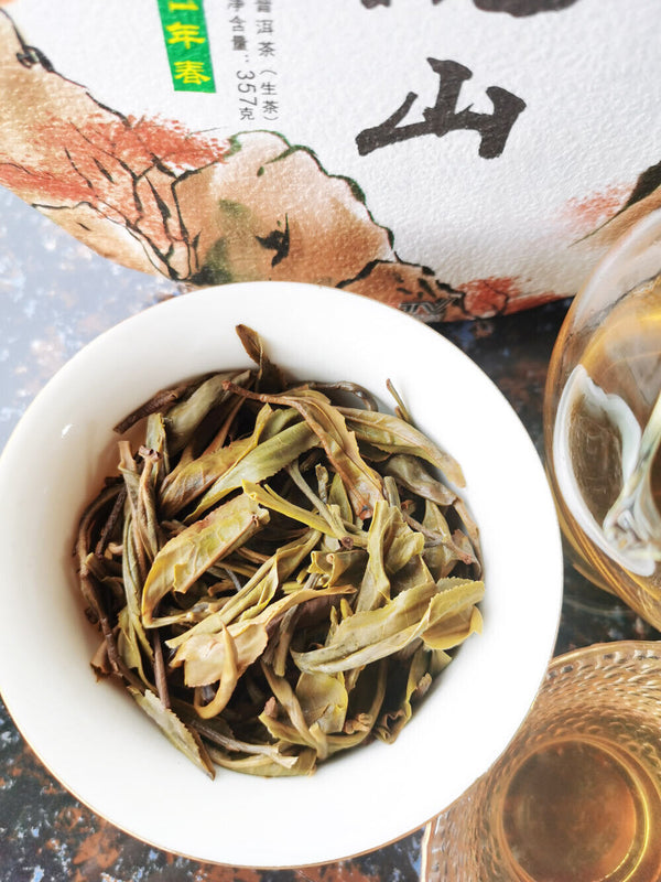HelloYoung Sleeping Deer Mountain Ancient Tea First Spring Pu'er RawLeaf Tea Cake 12.6oz