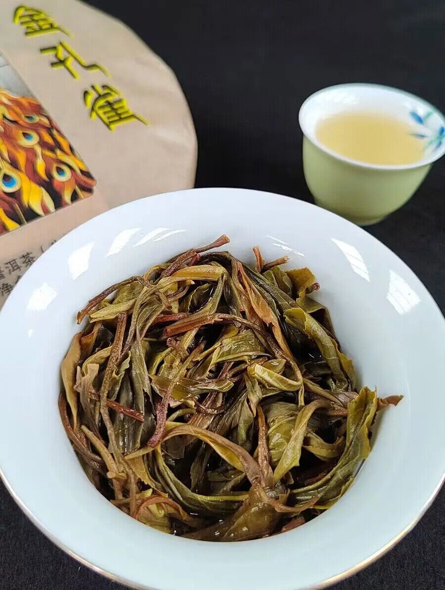 357g Yunnan Yiwu Peacock Puerh Cake Sheng Puer Tea Compressed Raw Puer Tea Cake