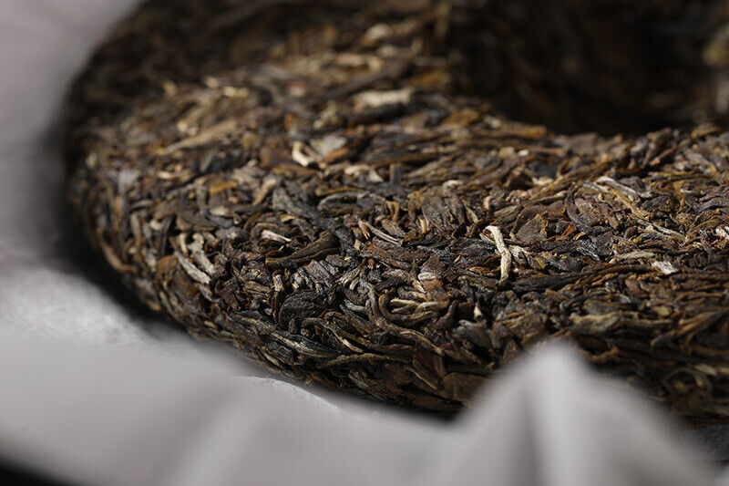 HelloYoung Yunnan Pu'er Tea Yiwu Ancient Tree 357g Pu'er Raw Tea Cake with Orchid Aroma