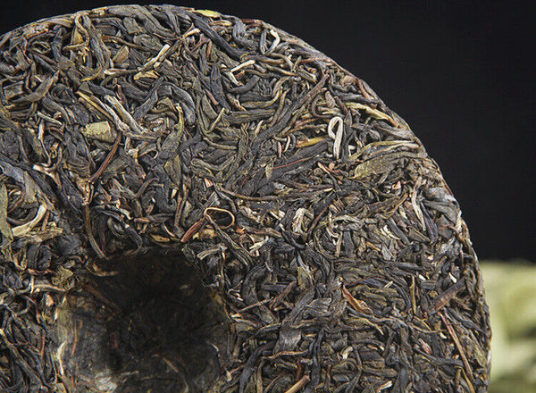 HelloYoung Icelandic raw tea cake spring tea pure sweet Mengku Pu'er seven seed cake tea