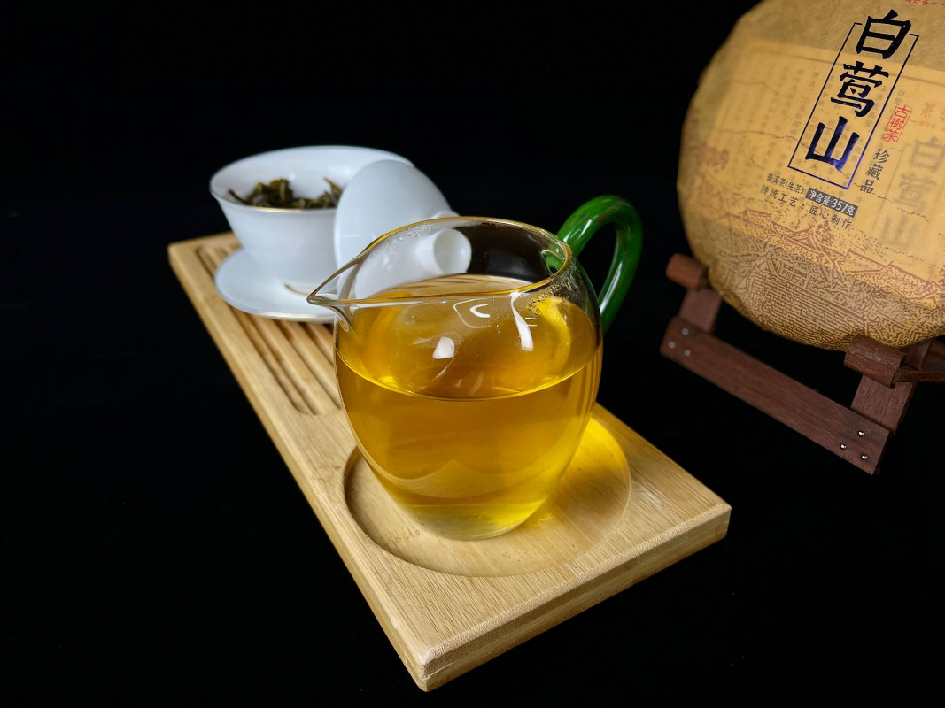 HelloYoung 357g Yunnan Pu'er Raw Tea Cake Baiying Mountain Ancient Pure Material Raw Tea