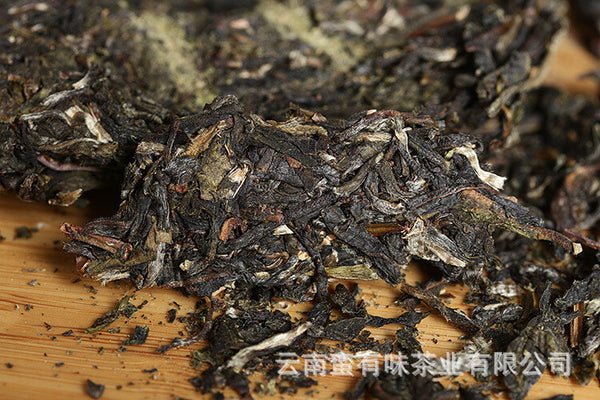 2021 Old Tree Tea 100g Daxue Mountain Small Cake Raw Tea Tea Yunnan Puerh Tea