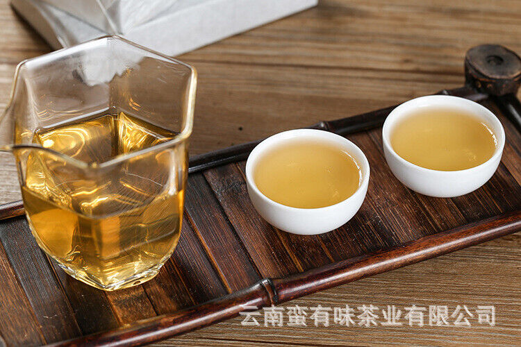 HelloYoung Yunnan Pu'er tea Lao Banzhang golden leaf raw tea 1pack of 4pieces 1bundle= 1kg