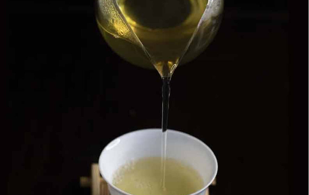 HelloYoung Yunnan Tea Python Turnip Raw Tea Ancient Tree Pu-erh Tea 357g Cake Tea