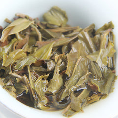 HelloYoung 100g Yunnan Yiwu District Yiwu Sun Green Pu'er Raw Tea Cake Seven Seed Cake Tea