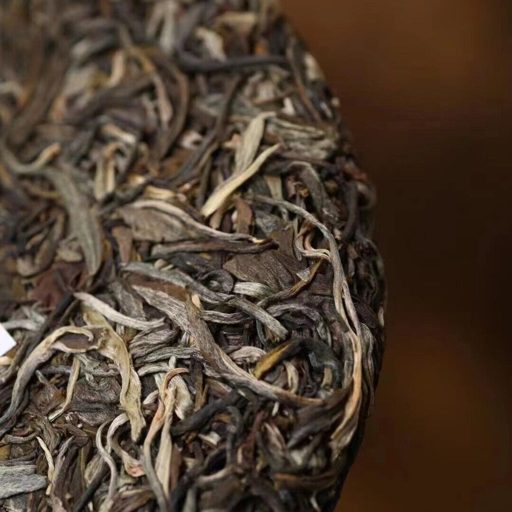 HelloYoung Yunnan Tea Python Turnip Raw Tea Ancient Tree Pu-erh Tea 357g Cake Tea