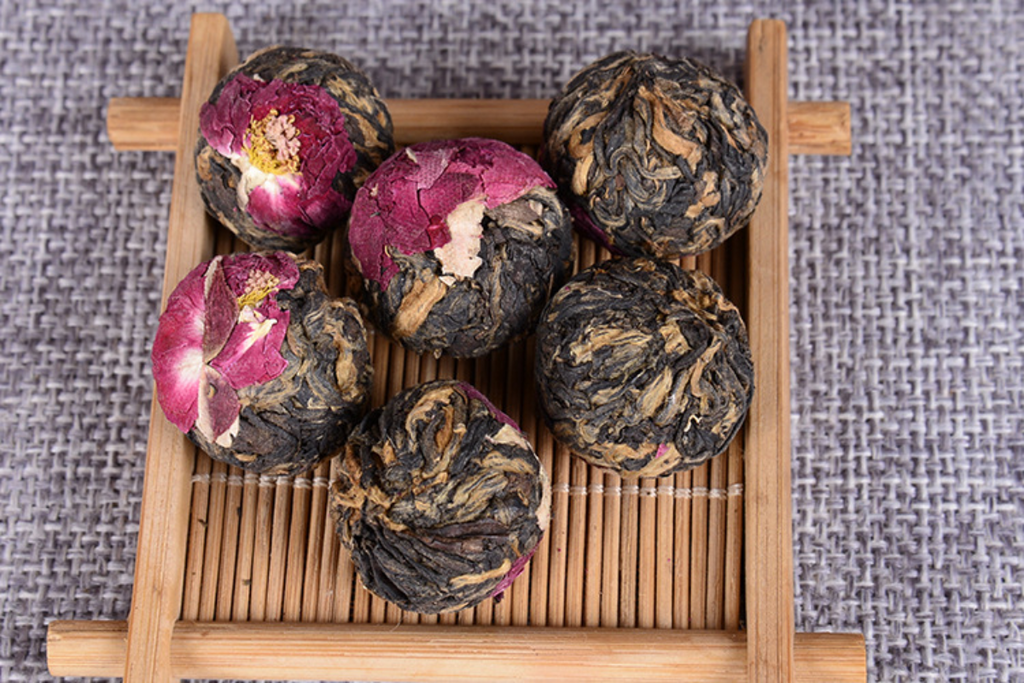 HelloYoung 500g Yunnan Longzhu Dian Hong Rose Tea Red Hydrangea Fengqing Dian Hong Longzhu