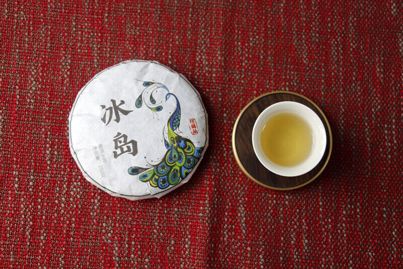 HelloYoung 100g Yunnan Pu'er tea Icelandic raw peacock green cake seven cakes Mengku tea