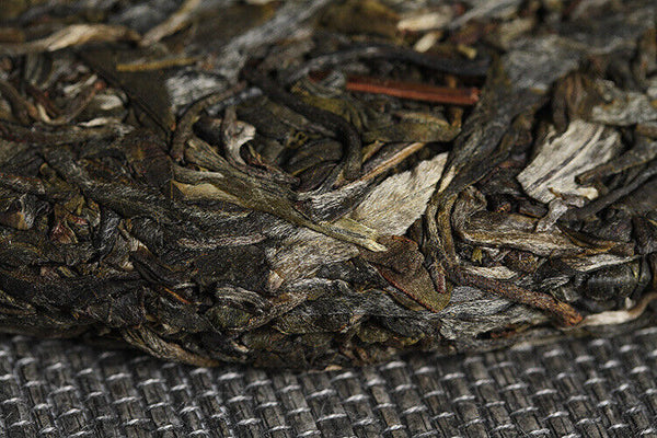HelloYoung 357g Yunnan Pu'er Tea Xigui (White Cotton) Ming Pre-Spring Seven Seed Cake Tea
