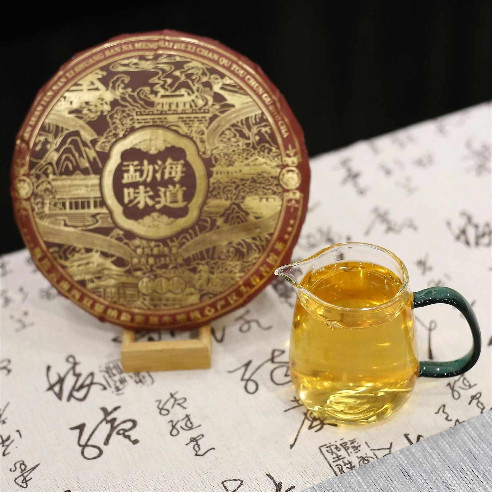 HelloYoung Rhinotang Yunnan Pu'er Tea Raw Tea Menghai Flavor Seven Seed Cake 357g/12.59oz