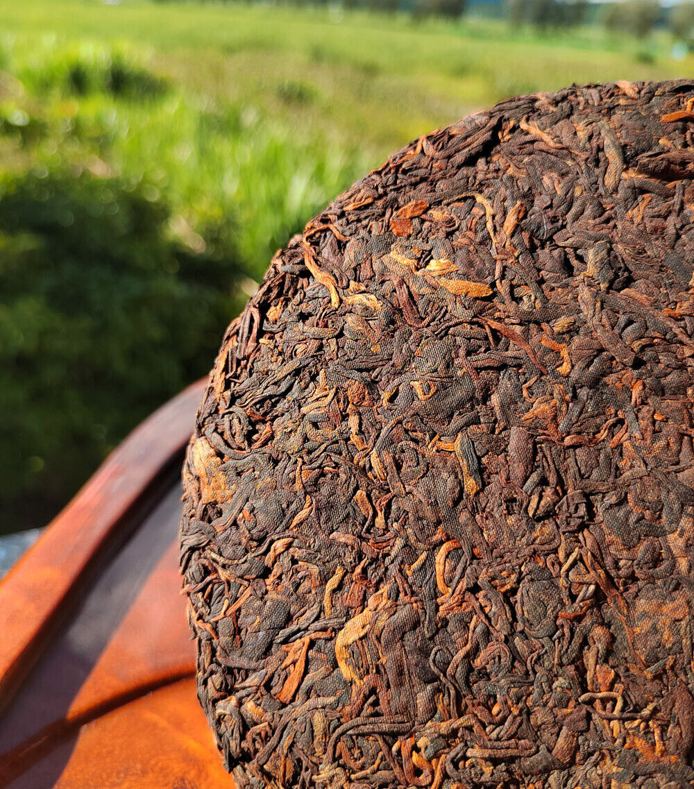 HelloYoung 357g Icelandic Pu'er Tea Yunnan Pu'er Ripe Tea Cake Golden Buds Seven Seeds Cake