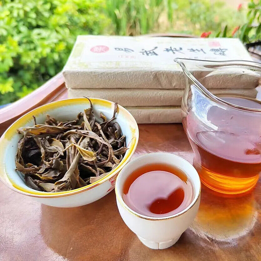 High Recommend Unfermented Puer Yiwu Old Brick High Quality 200g Secondary image