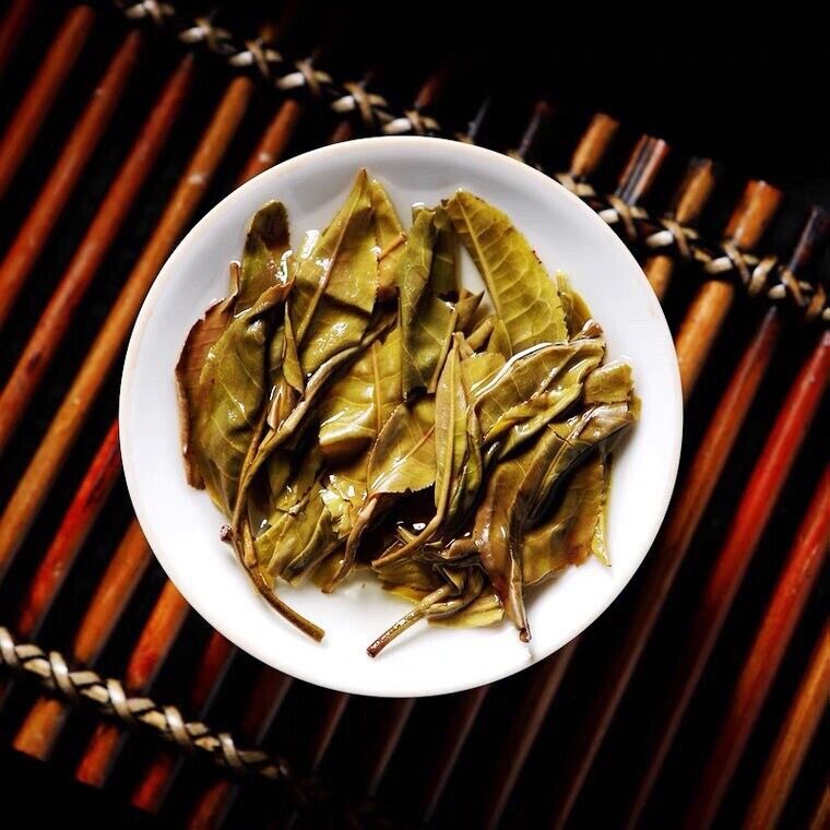 HelloYoung Yunnan Ancient Tree Pure Material Pu'er Raw Tea Man Song Tea Cake 357g/12.59oz