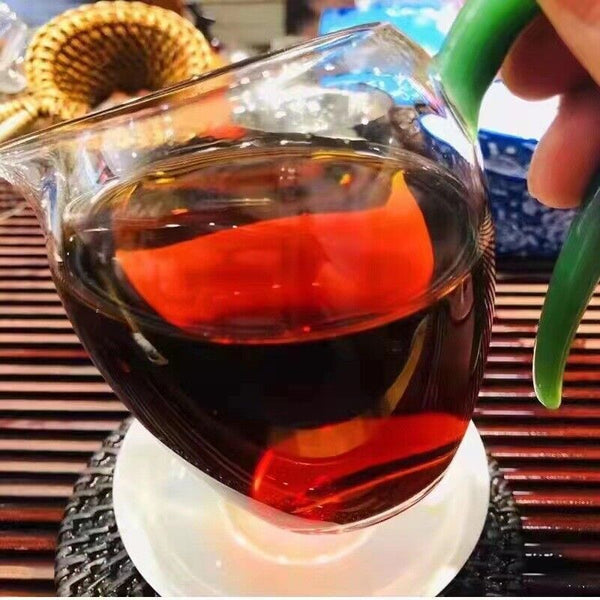 HelloYoung Yunnan Lincang Iceland Rhyme Big Tree Ripe Tea Handcrafted Aged Pu'er Tea 357g