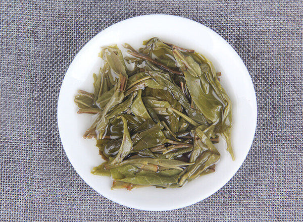 HelloYoung 357g Old Tree Puerh Raw Tea Cake Menghai Black Tea 头春茶年传世印级 古树普洱茶生茶勐海黑茶密香