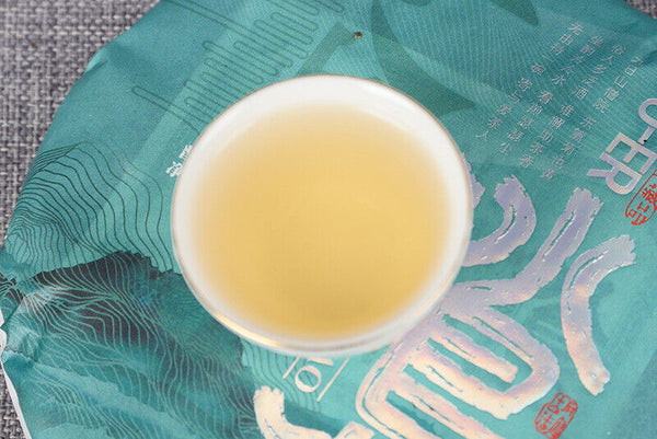 HelloYoung Icelandic Ancient Tree Raw Tea Cake 357g Yunnan Tea Cake
