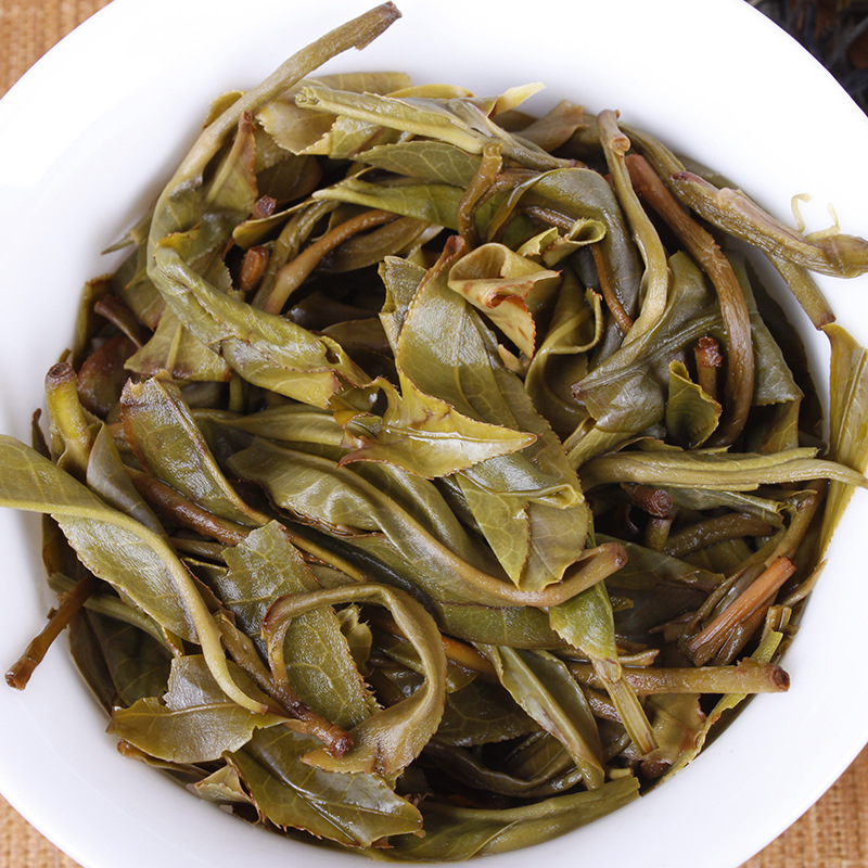 HelloYoung Spring Green Tea Icelandic Ancient Tree Tea 357g Yunnan Pu'er Tea Early