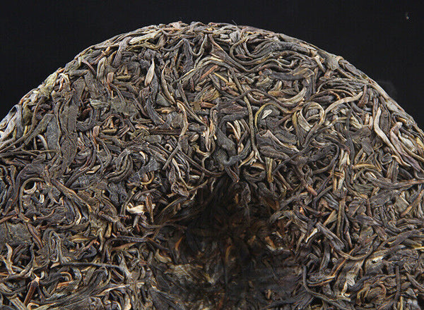 HelloYoung Yunnan Menghai Pu'er Raw Tea Cake Black Tea 357g 易武高山青饼