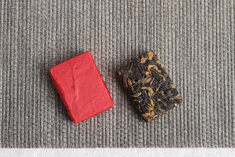 HelloYoung 500g Yunnan Fengqing Kung Fu Black Tea Dian Hong Xiao Tuocha Golden Square Brick