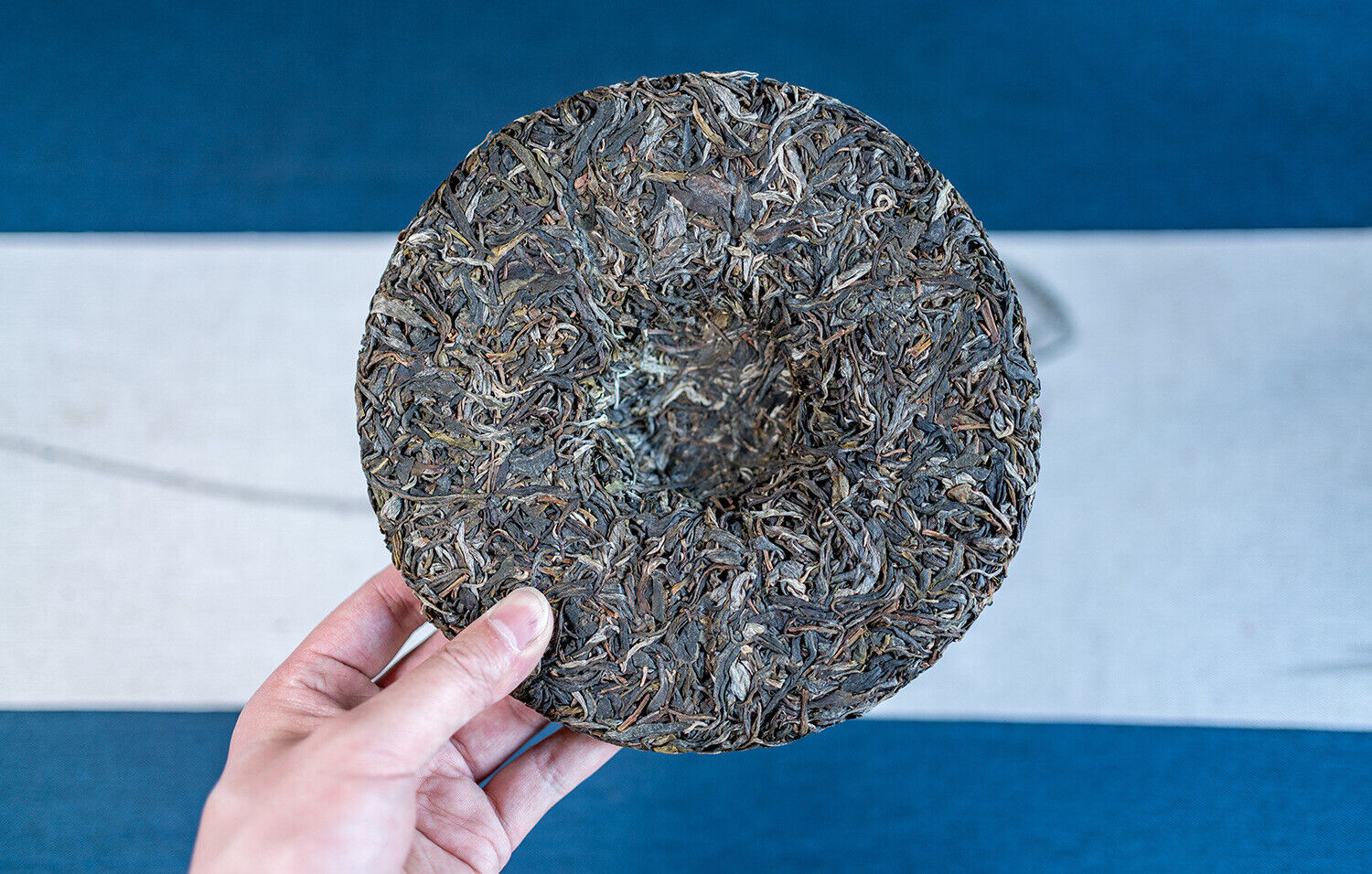 HelloYoung 357g Xigui First Spring Pu'er Raw Tea Yunnan Ancient Pu'er Seven Seed Cake Tea