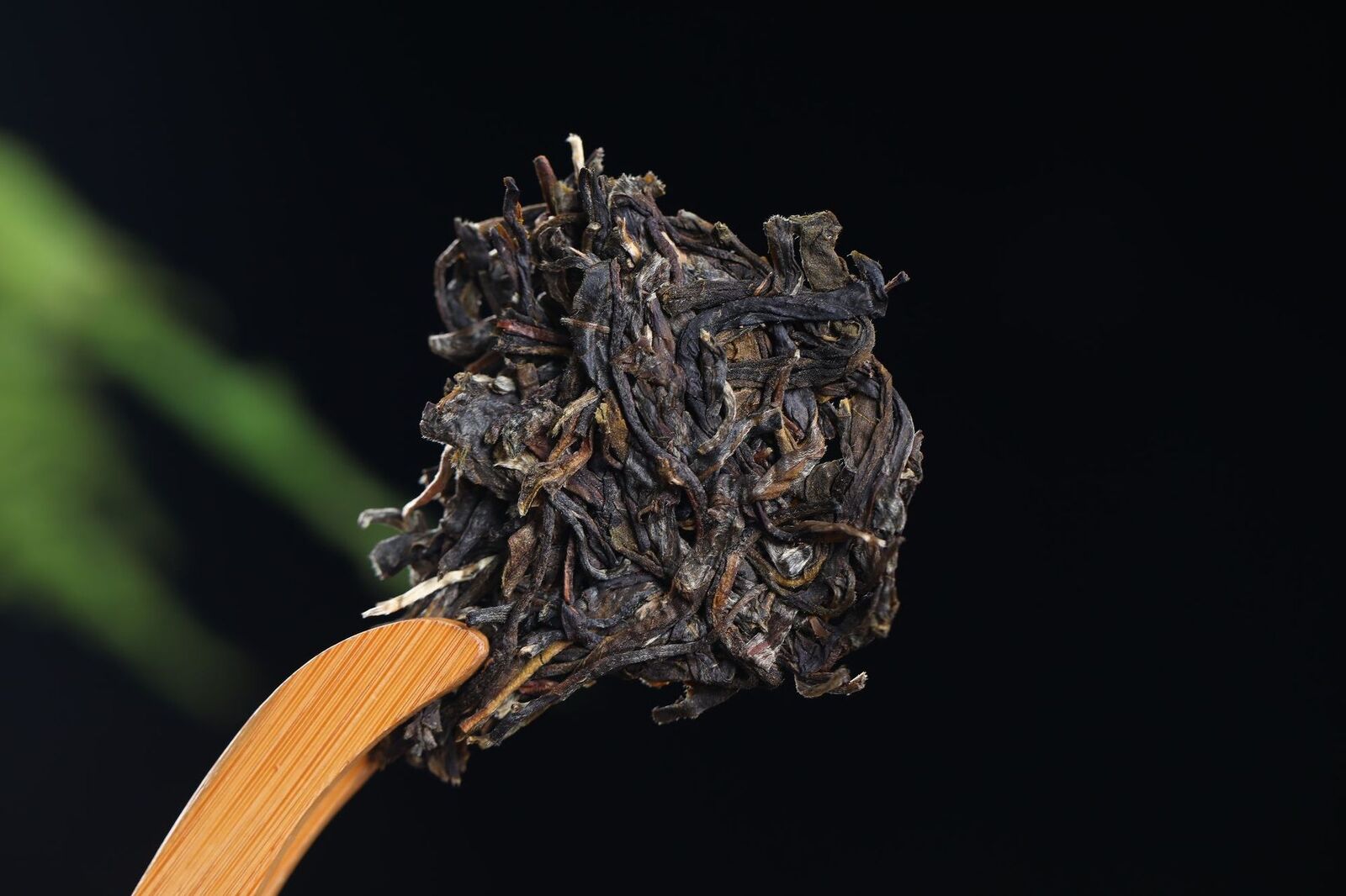 HelloYoung 357g Yunnan Pu-erh Tea Yiwu Mint Ho-Tang Ming Qian Raw Tea Seven Seed Cake