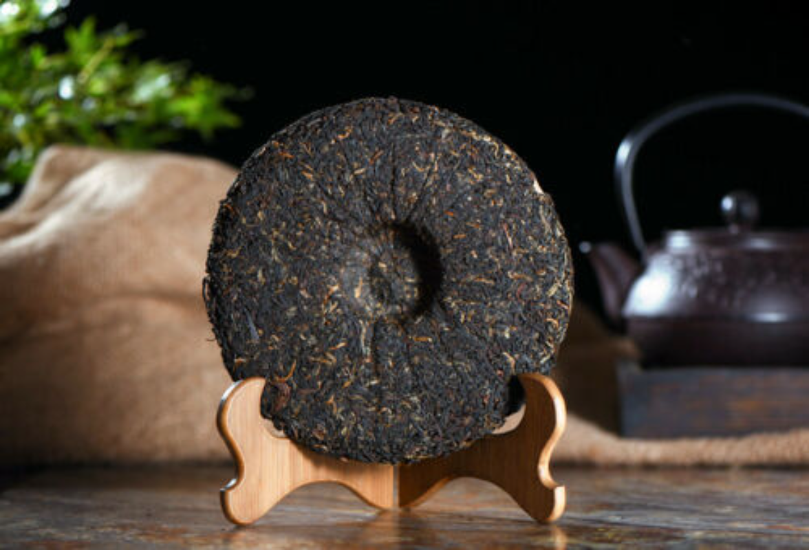 HelloYoung Yunnan Sun Dried Ancient Arbor Tree Tea 357g Dianhong Dian Hong Black Tea Cake