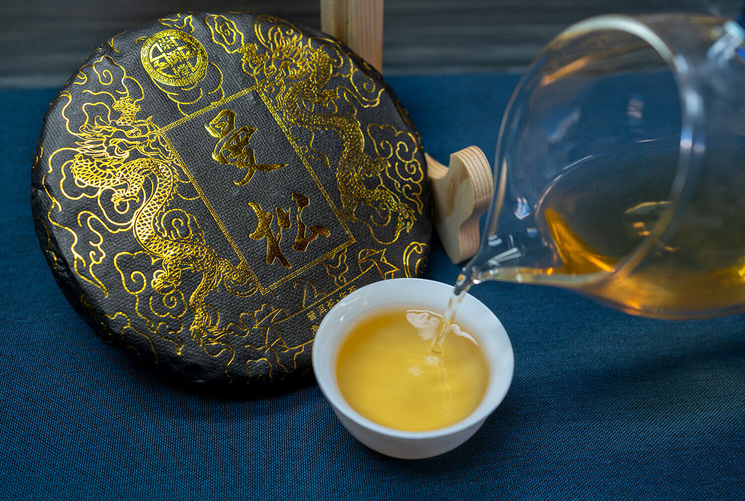 HelloYoung 200g  Yunnan Pu'er tea, raw tea, Mansong tribute tea, ancient tree tea cake