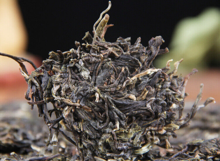 HelloYoung Yunnan Menghai Pu'er Raw Tea Cake Black Tea 357g 易武高山青饼