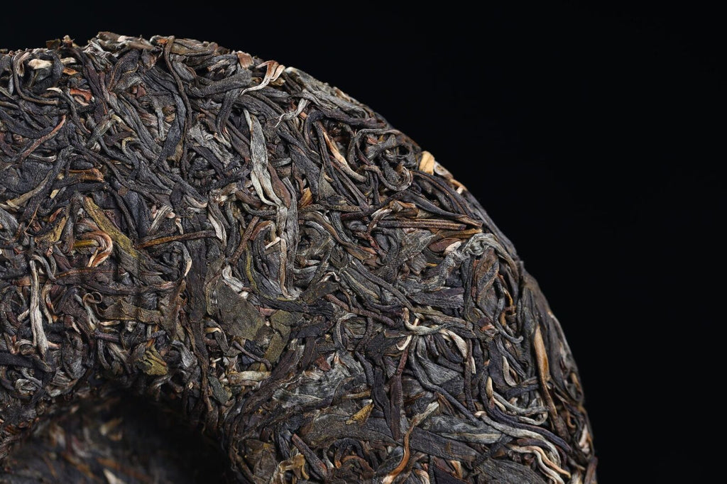 HelloYoung 357g Yunnan Pu-erh Tea Yiwu Mint Ho-Tang Ming Qian Raw Tea Seven Seed Cake