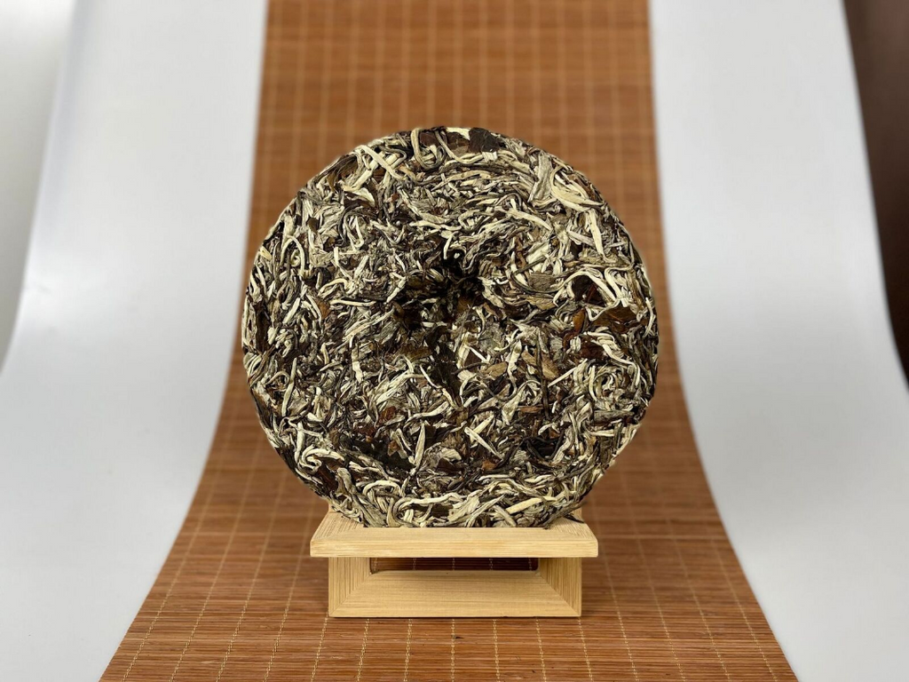 HelloYoung Yunnan Moonlight White Tea Cake White Peony 357g