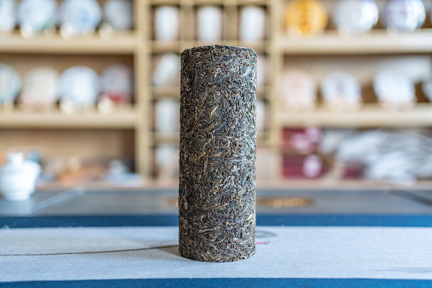 HelloYoung 1kg/strip Yunnan Ancient Spring Tea Column Xigui Dragon Column Pu-erh Raw Tea
