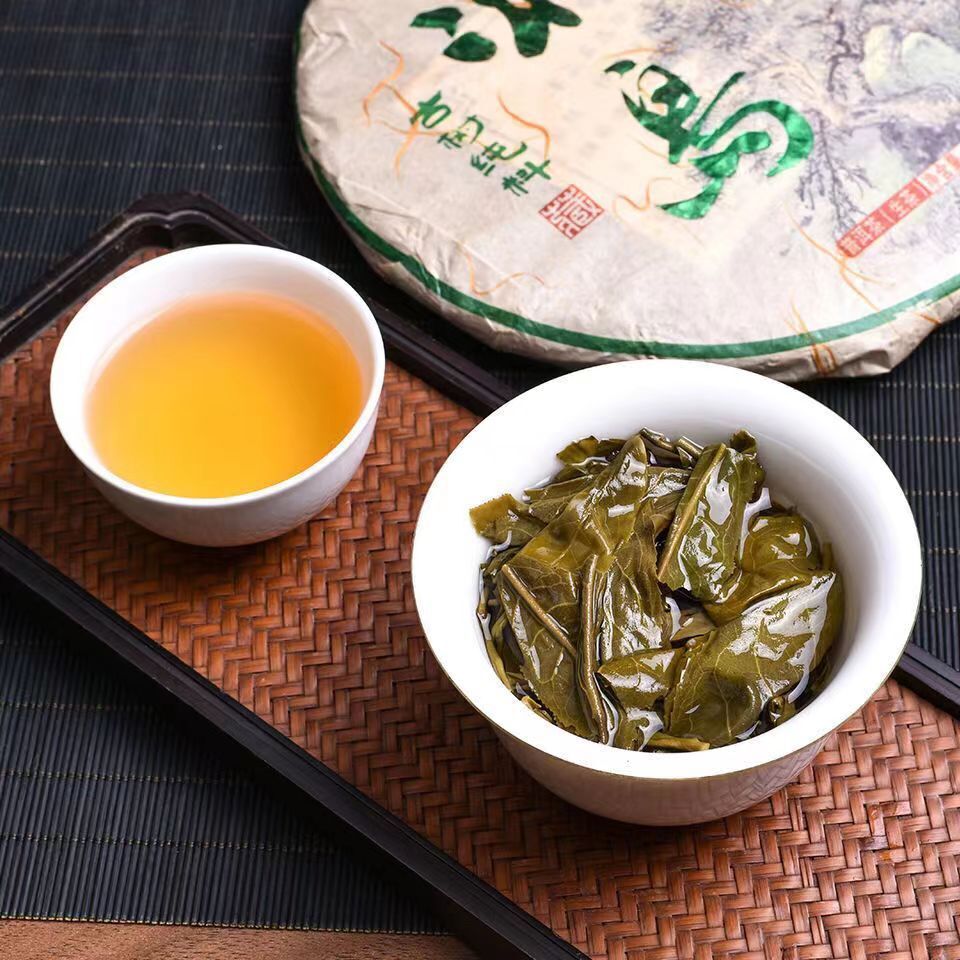 HelloYoung Icelandic Ancient Tree Old Banzhang Tea Cake 357g Yunnan Raw Pu'er Tea Cake