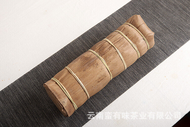 HelloYoung 100g Pu'er Tea Le Xing Xiang Icelandic Ming Qian Spring Tea(Mooncake Shape)