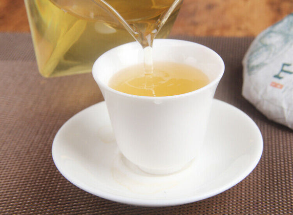 HelloYoung 100g Yunnan Menghai Sleeping Deer Mountain Sun Green Pu'er Raw Tea Cake