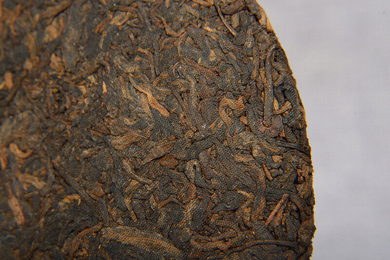 HelloYoung Yunnan Pu'er Ripe Tea Cake Pu'er Ripe Tea 357g Golden Bud Tea Cake