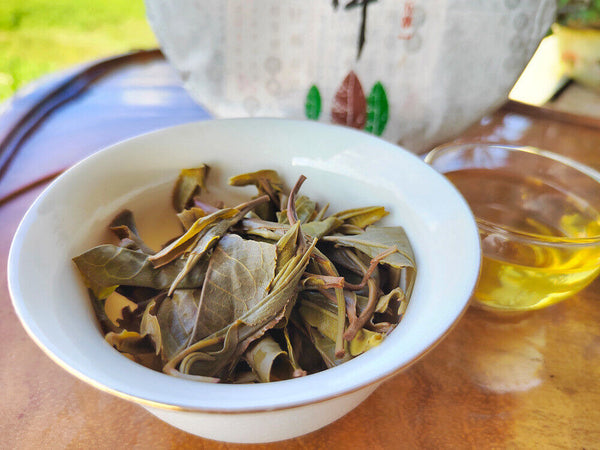 HelloYoung 357g Ming Qian Ancient Tree Spring Tea Pu'er Raw Tea Seven Seed Cake Tea