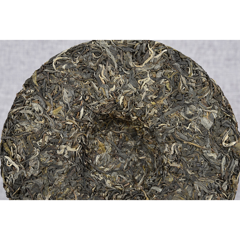 HelloYoung Spring Green Tea Icelandic Ancient Tree Tea 357g Yunnan Pu'er Tea Early