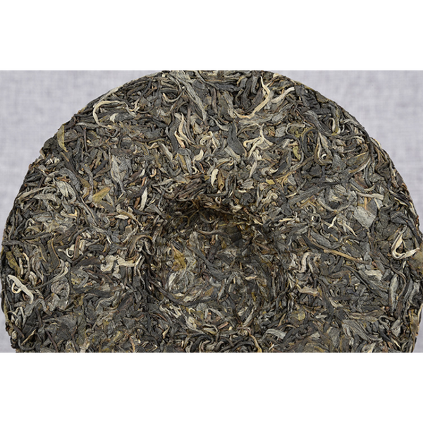 HelloYoung Spring Green Tea Icelandic Ancient Tree Tea 357g Yunnan Pu'er Tea Early