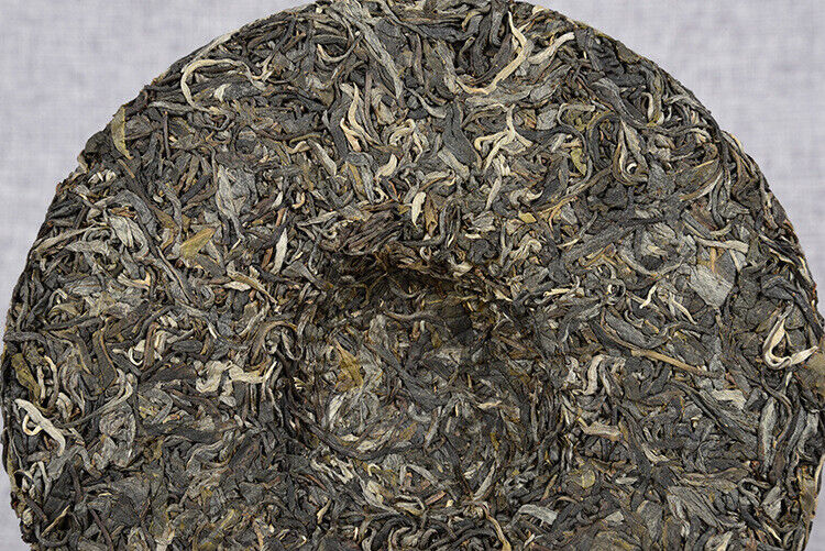 HelloYoung Yunnan Pu'er Tea 357g Icelandic Ancient Tree Raw Tea Cake