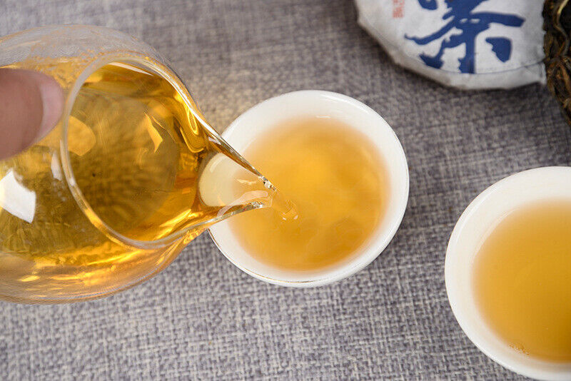 HelloYoung 100g Yiwu Ancient Tea Tree Yunnan Tea Pu-erh Raw Tea Tea Cake