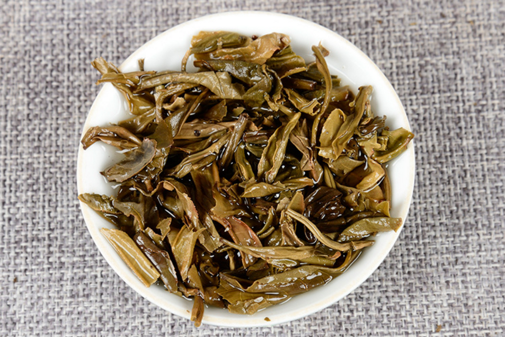 HelloYoung Yunnan Pu'er Tea 100g Icelandic Ancient Tree Raw Tea Cake Pu'er Raw Tea Cake