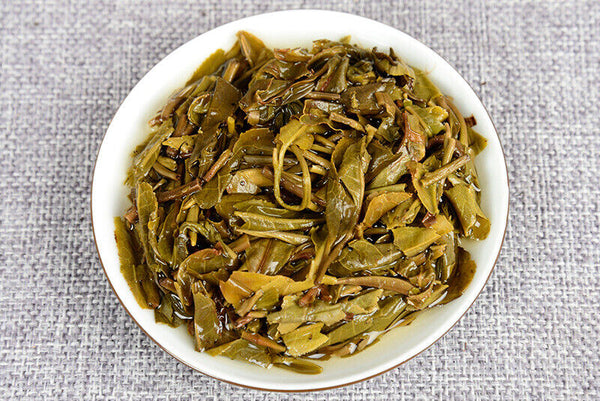 HelloYoung 200g Yunnan Pu'er Seven Seed Cake Tea High Pole Raw Tea Cake Early Spring Tea
