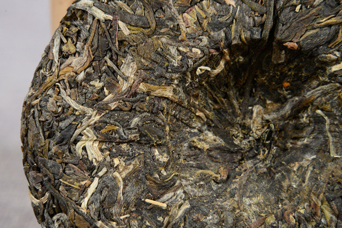 HelloYoung Yunnan Pu'er Tea 100g Icelandic Ancient Tree Raw Tea Cake Pu'er Raw Tea Cake