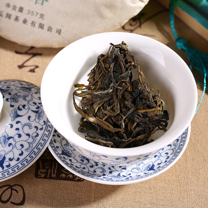 natürlicher handgefertigter roher Pu-Erh Tee 357g organischer Menghai Puer Tee